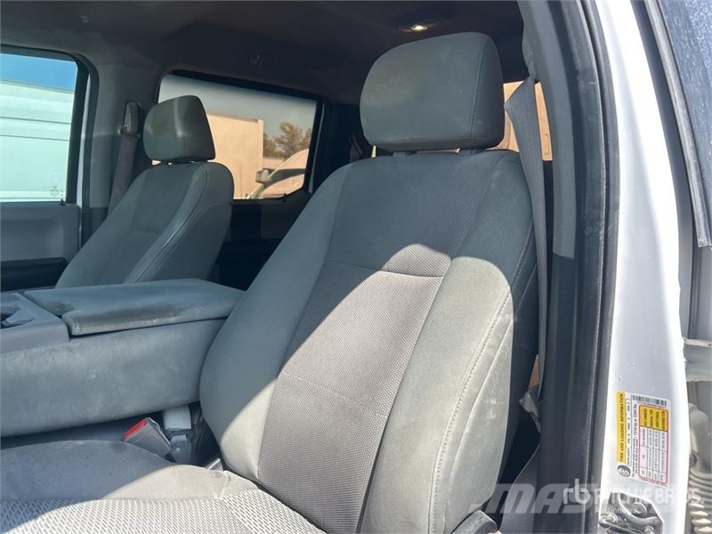 Ford F-250 4x4 Crew Cab Pickup Inne