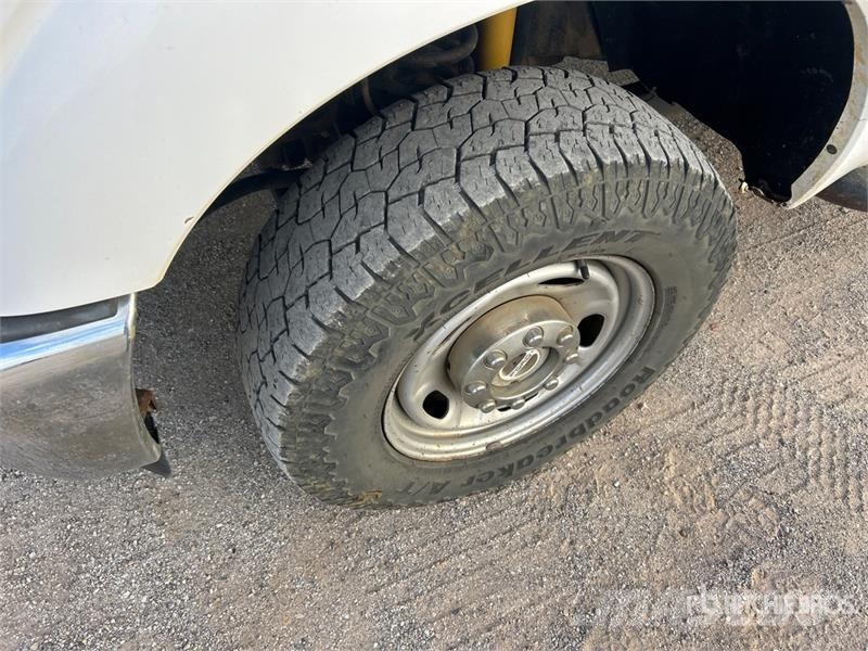 Ford F-250 4x4 Crew Cab Pickup Otras furgonetas