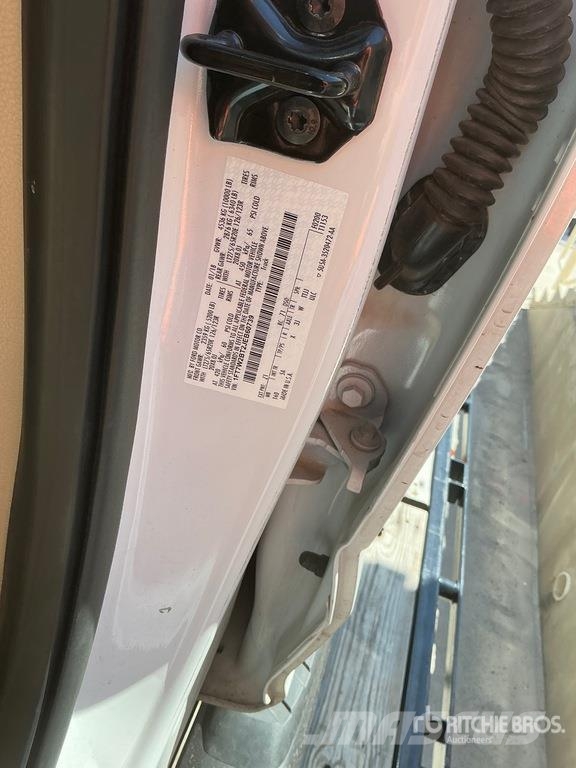 Ford F-250 4x4 Crew Cab Pickup Други