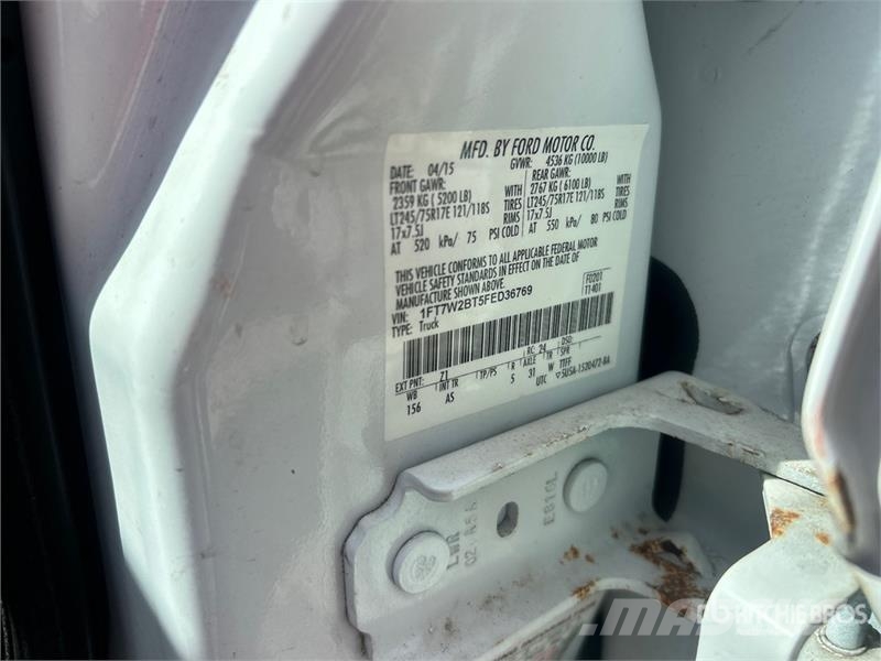 Ford F-250 4x4 Crew Cab Pickup Otros