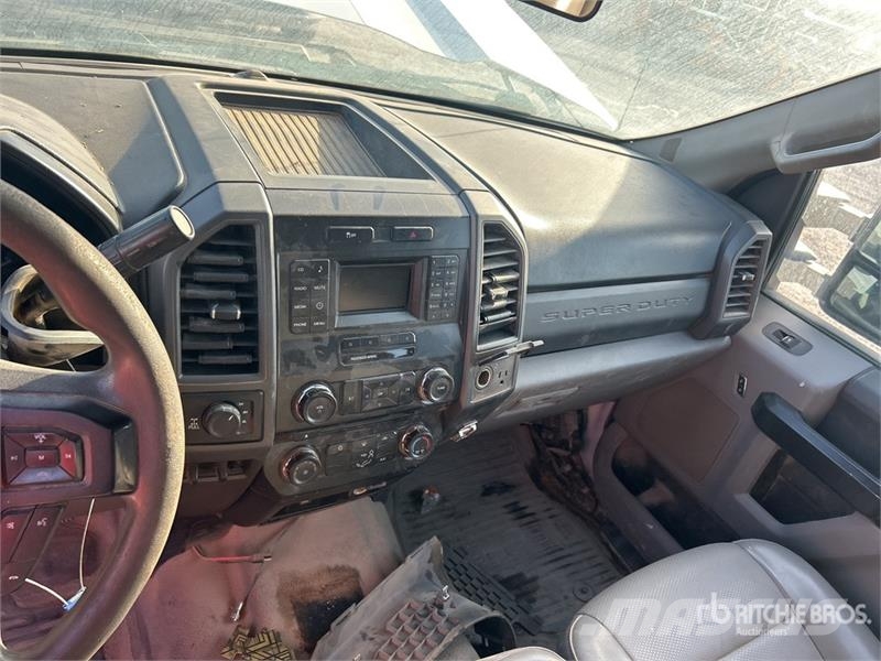 Ford F-250 4x4 Crew Cab Pickup Ostalo