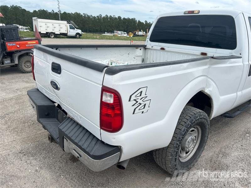 Ford F-250 4x4 Crew Cab Pickup (Inoperable) その他