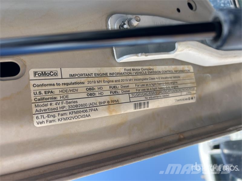 Ford F-250 4x4 Crew Cab Pickup Inne