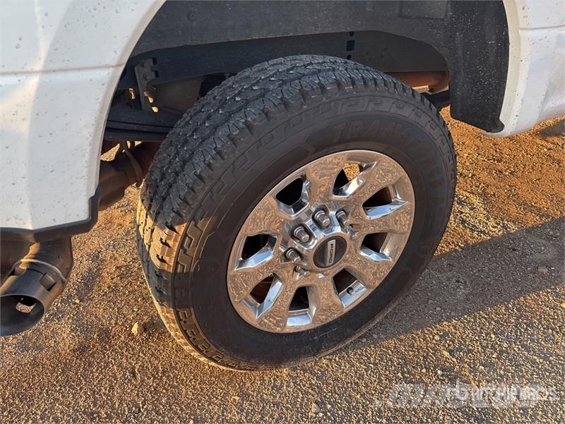 Ford F-250 4x4 Crew Cab Pickup Други