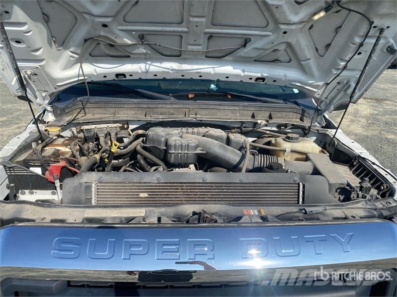 Ford F-250 4x4 Crew Cab Pickup Άλλα Vans