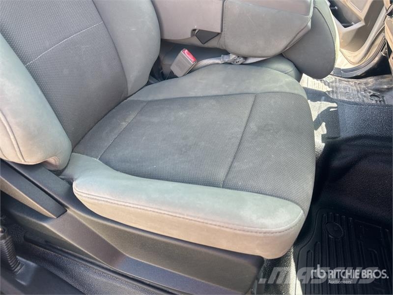 Ford F-250 4x4 Crew Cab Pickup Inne