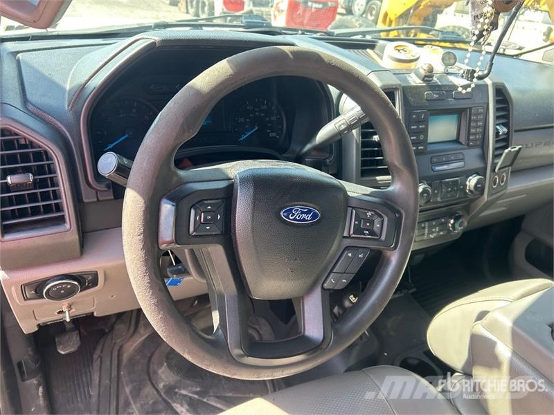 Ford F-250 4x4 Crew Cab Pickup Furgoni altro