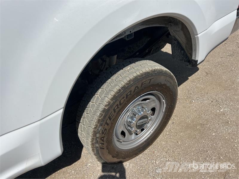 Ford F-250 4x4 Crew Cab Pickup Inne