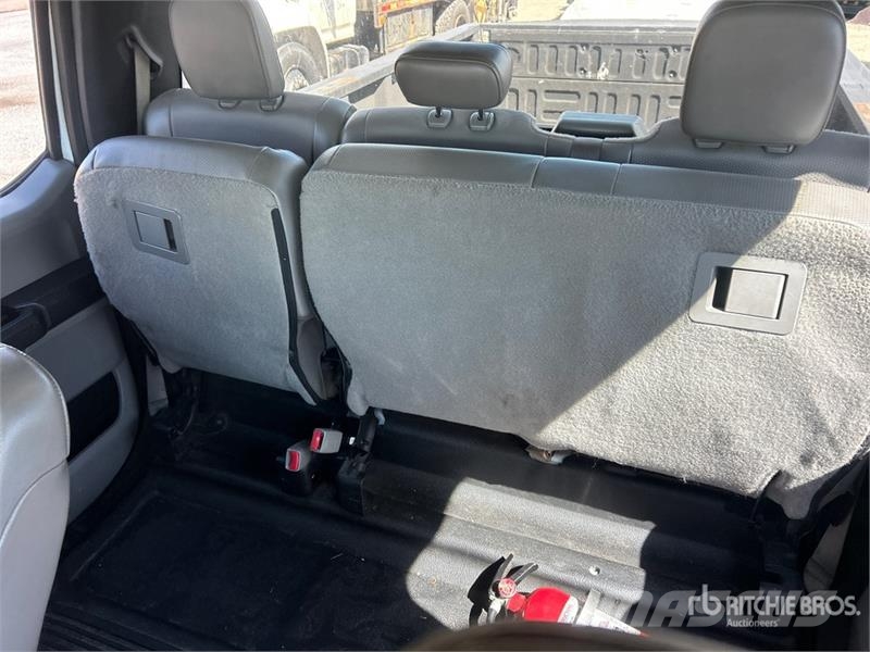 Ford F-250 4x4 Crew Cab Pickup Furgoni altro