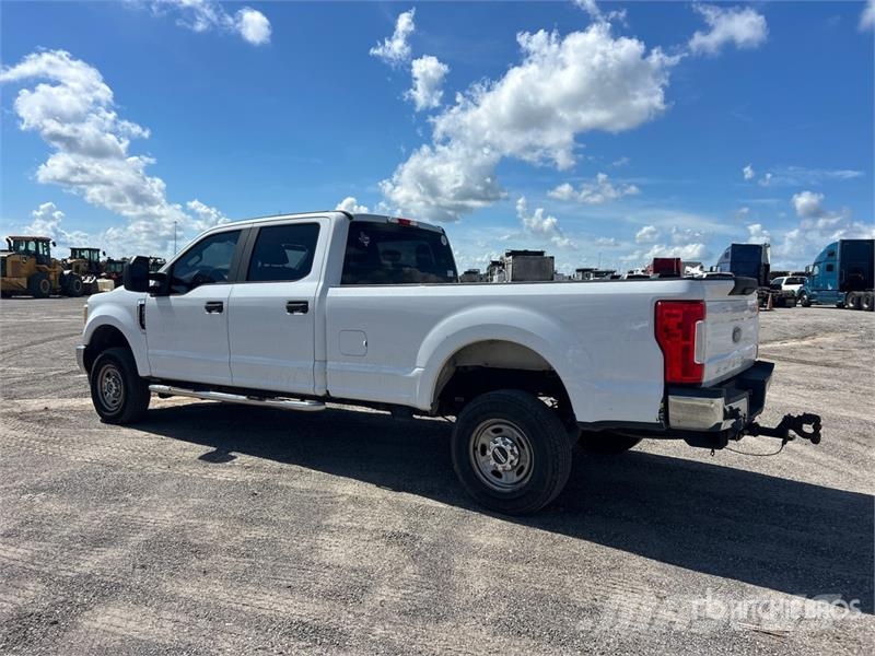 Ford F-250 4x4 Crew Cab Pickup Furgoni altro
