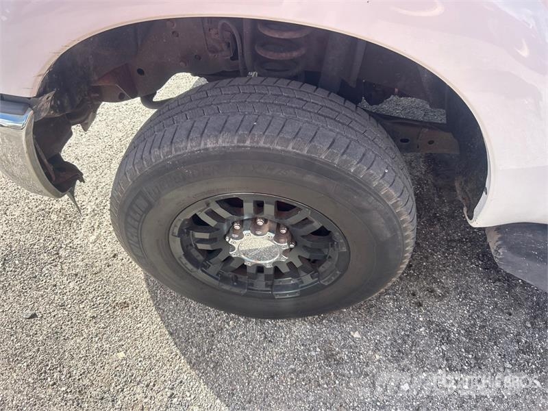 Ford F-250 4x4 Crew Cab Pickup Otros