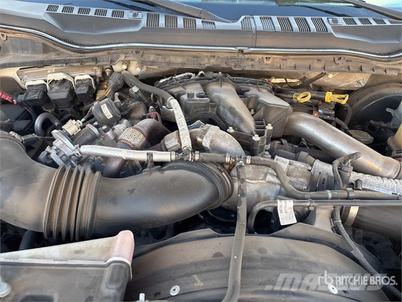 Ford F-250 4x4 Crew Cab Pickup Други