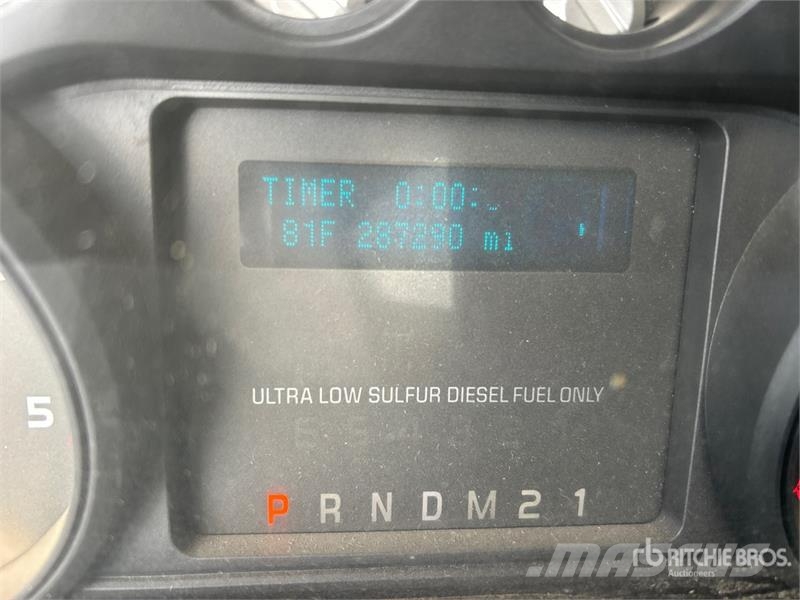 Ford F-250 4x4 Crew Cab Pickup Otras furgonetas