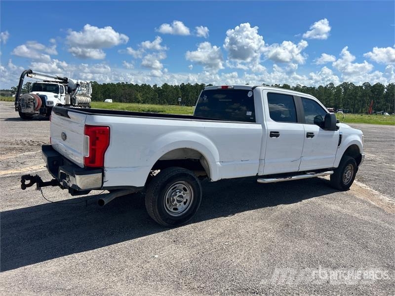 Ford F-250 4x4 Crew Cab Pickup Furgoni altro