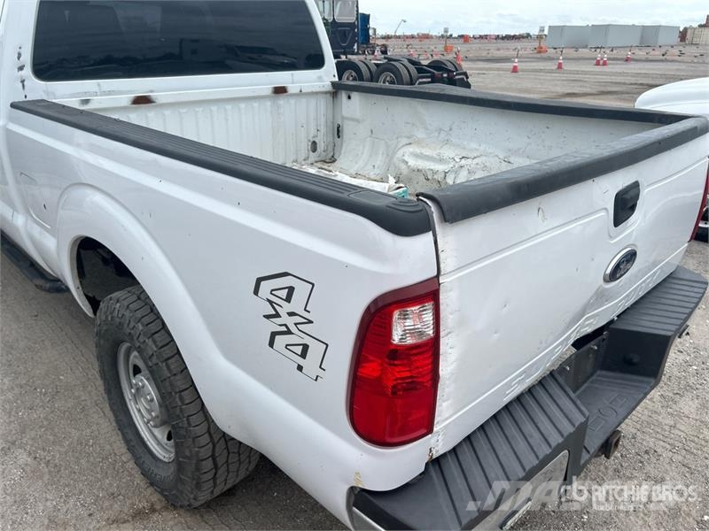 Ford F-250 4x4 Crew Cab Pickup (Inoperable) その他