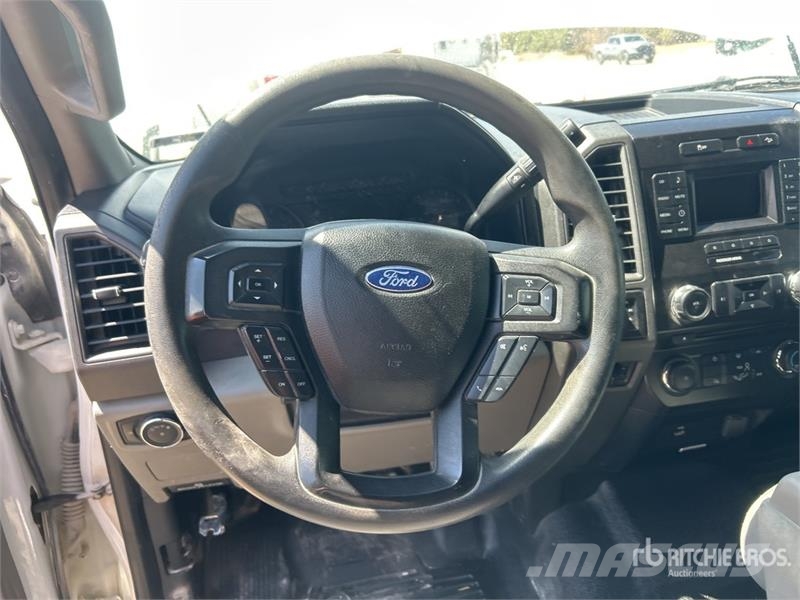 Ford F-250 4x4 Crew Cab Pickup Inne