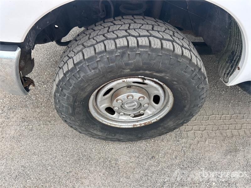 Ford F-250 4x4 Crew Cab Pickup (Inoperable) その他
