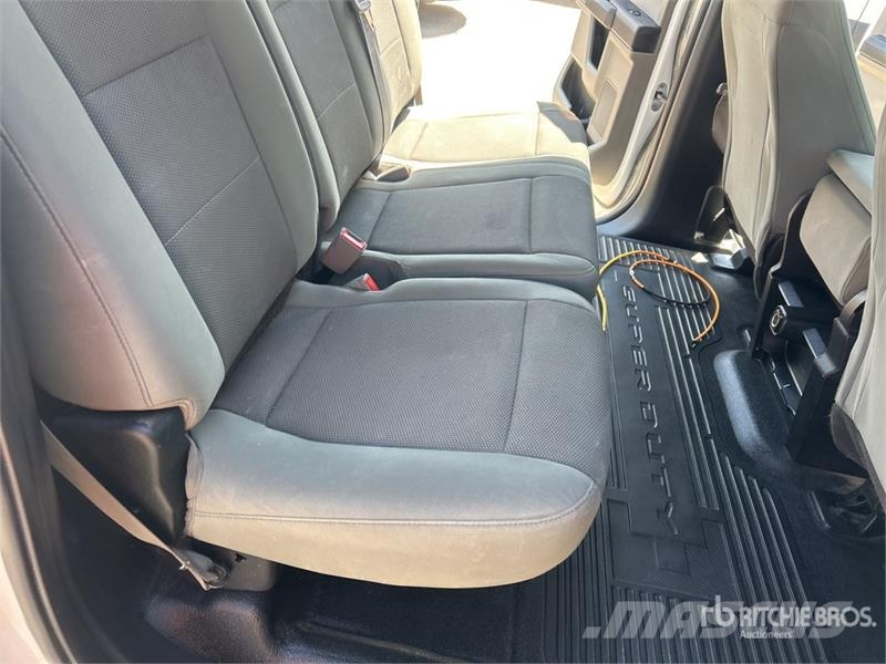 Ford F-250 4x4 Crew Cab Pickup Inne