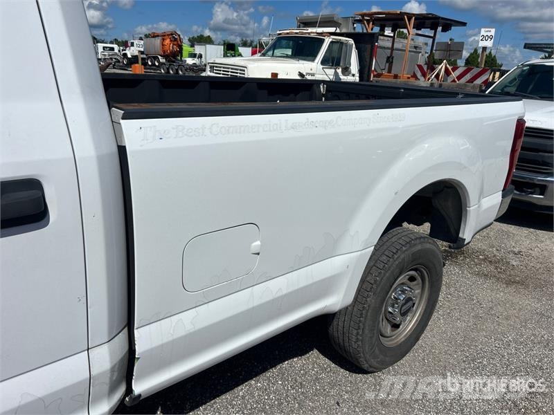 Ford F-250 4x4 Crew Cab Pickup Furgoni altro