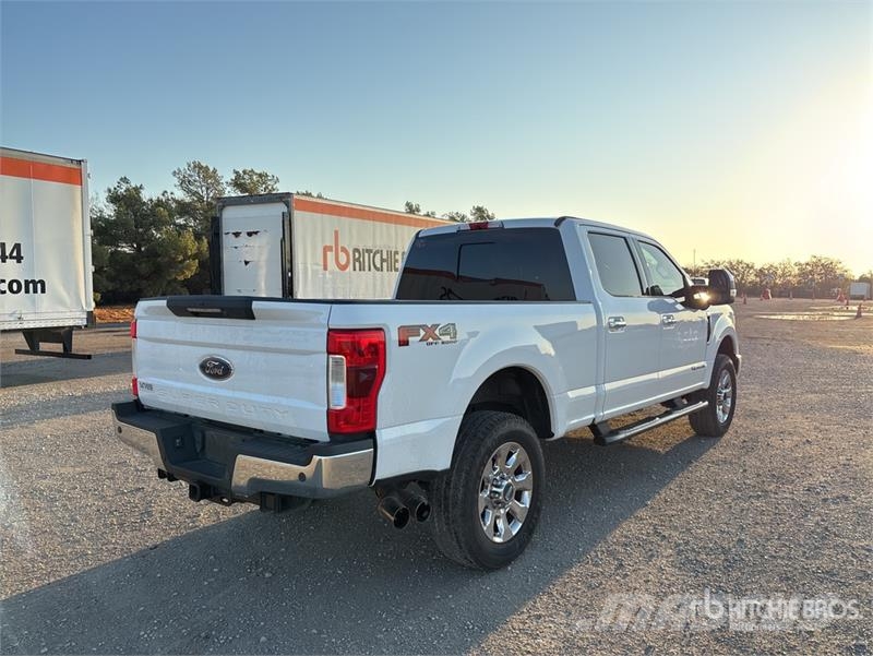 Ford F-250 4x4 Crew Cab Pickup Други