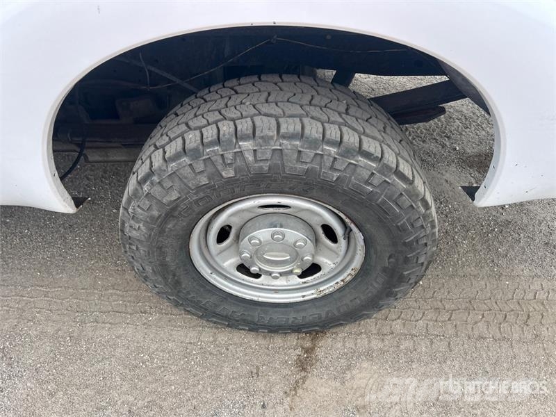 Ford F-250 4x4 Crew Cab Pickup (Inoperable) その他