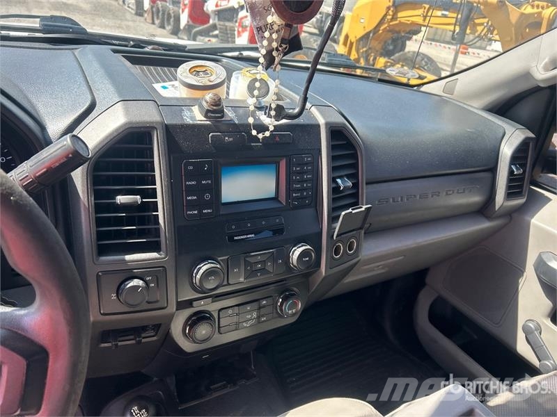 Ford F-250 4x4 Crew Cab Pickup Furgoni altro