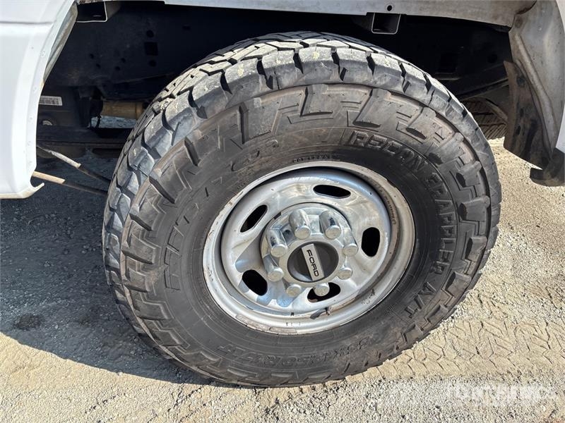 Ford F-250 4x4 Crew Cab Pickup Andere Transporter