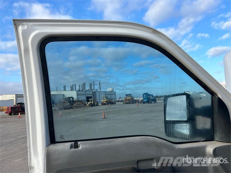 Ford F-250 4x4 Crew Cab Pickup Otras furgonetas