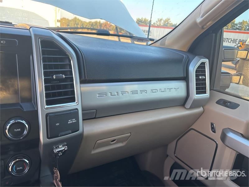 Ford F-250 4x4 Crew Cab Pickup Други