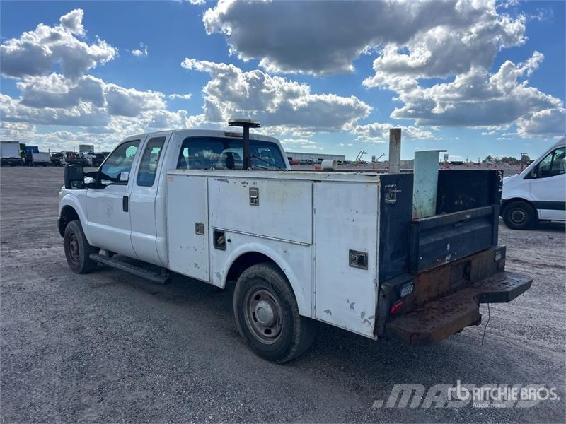 Ford F-250 4x4 Extended Cab Utility Truck Pickup/Pritschenwagen