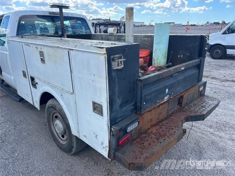 Ford F-250 4x4 Extended Cab Utility Truck Pickup/Pritschenwagen