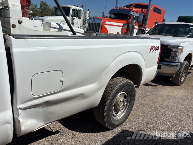Ford F-250 4x4 Extended Cab Pickup Ostalo