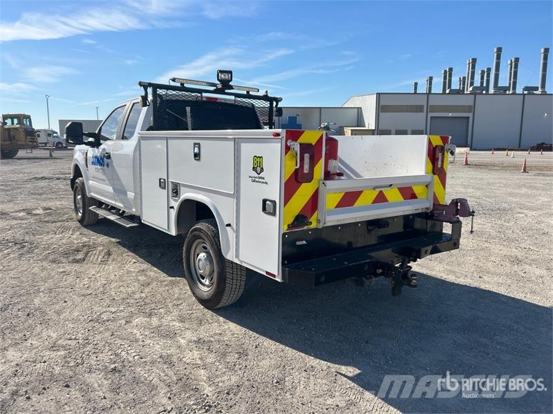 Ford F-250 4x4 Extended Cab Utility Truck 皮卡.傳統半斗卡車/側卸板