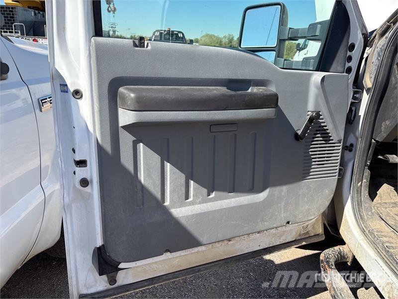 Ford F-250 4x4 Extended Cab Pickup Ostalo