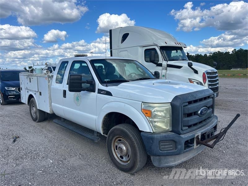 Ford F-250 4x4 Extended Cab Utility Truck Pickup/Pritschenwagen