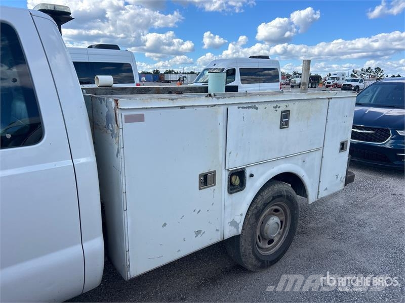 Ford F-250 4x4 Extended Cab Utility Truck Pickup/Pritschenwagen