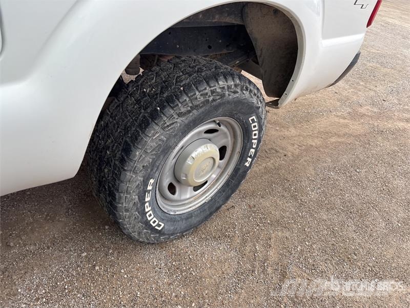 Ford F-250 4x4 Extended Cab Pickup 其他
