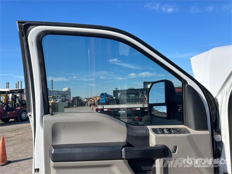 Ford F-250 4x4 Extended Cab Utility Truck 皮卡.傳統半斗卡車/側卸板