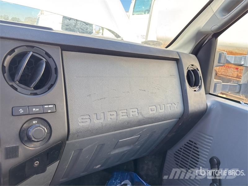 Ford F-250 4x4 Extended Cab Pickup Ostalo