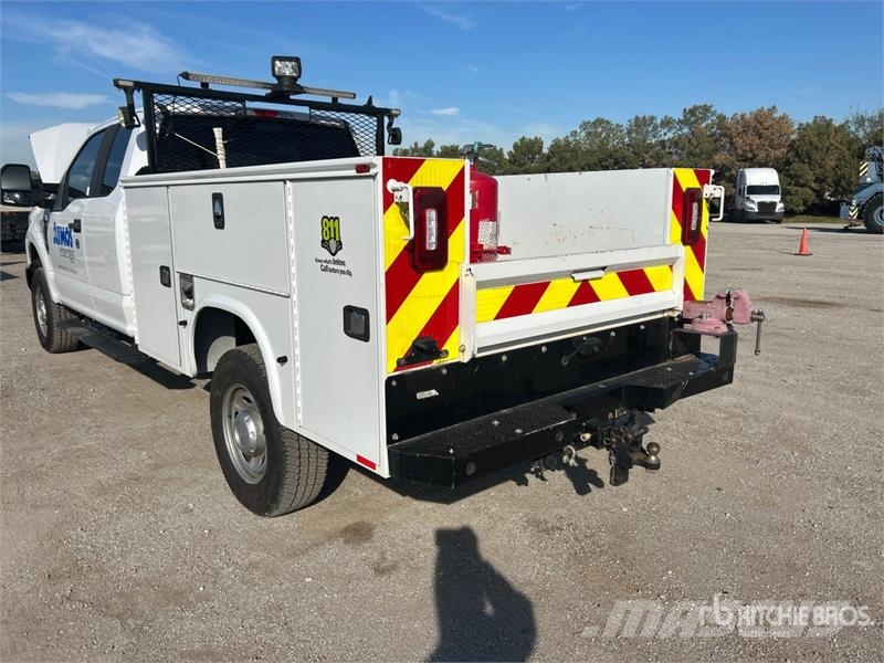 Ford F-250 4x4 Extended Cab Utility Truck 皮卡.傳統半斗卡車/側卸板