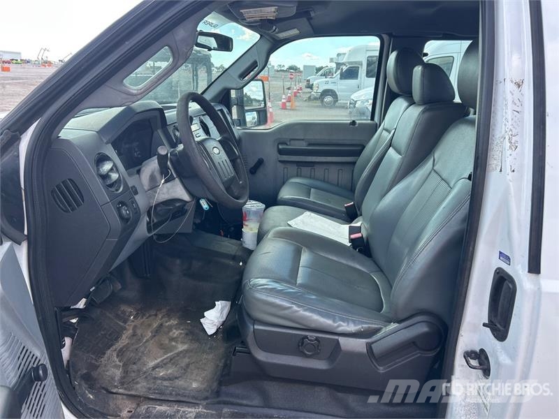 Ford F-250 4x4 Extended Cab Utility Truck Pickup/Pritschenwagen