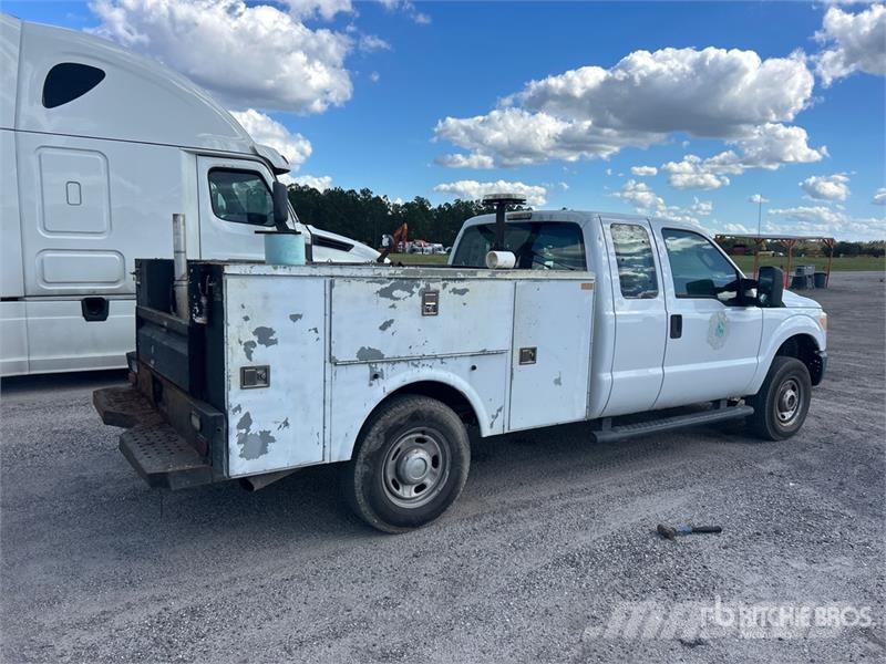 Ford F-250 4x4 Extended Cab Utility Truck Pickup/Pritschenwagen