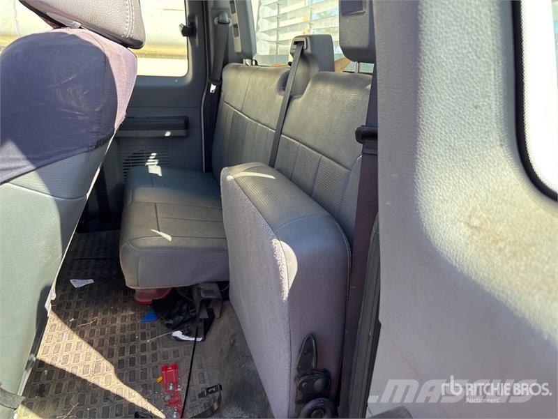 Ford F-250 4x4 Extended Cab Pickup Ostalo