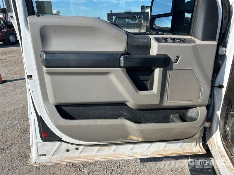 Ford F-250 4x4 Extended Cab Utility Truck 皮卡.傳統半斗卡車/側卸板
