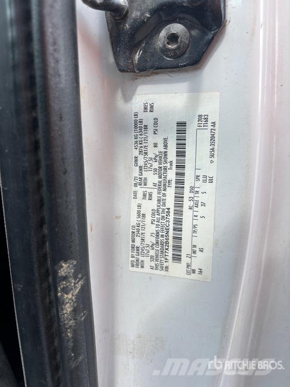 Ford F-250 4x4 Extended Cab Pickup Outro