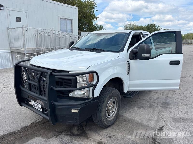 Ford F-250 4x4 Extended Cab Pickup Outro