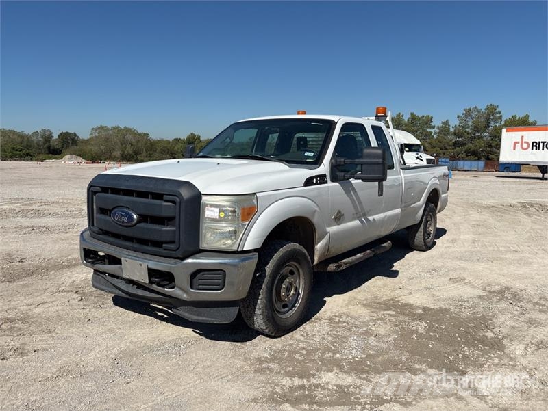 Ford F-250 4x4 Extended Cab Pickup Ostalo