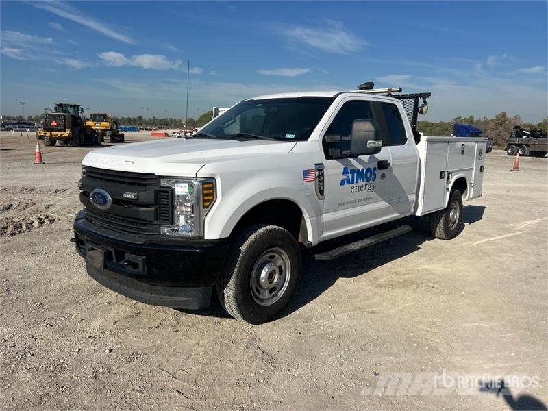 Ford F-250 4x4 Extended Cab Utility Truck 皮卡.傳統半斗卡車/側卸板