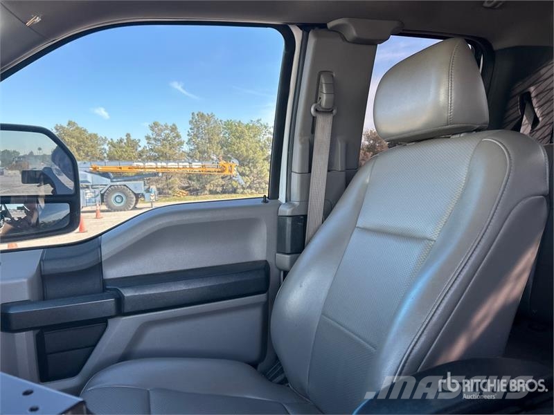 Ford F-250 4x4 Extended Cab Utility Truck 皮卡.傳統半斗卡車/側卸板