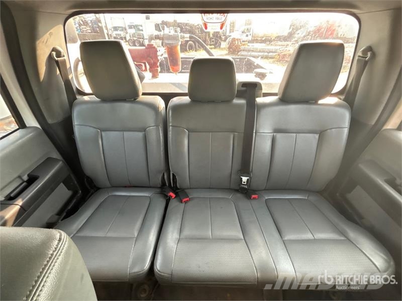 Ford F-250 King Ranch 4x2 Crew Cab Pickup (Inoperable) 其他
